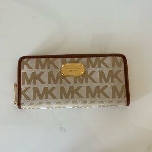 NWOT Micheal Kors Signature Monogram Logo Canvas Zip-Around Wallet